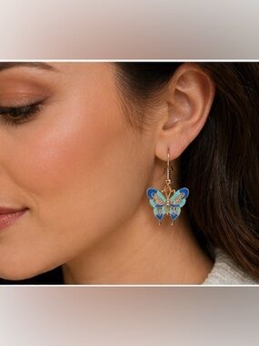 5/25 ✨✨ Gold-Tone Blue Butterfly Drop Earrings